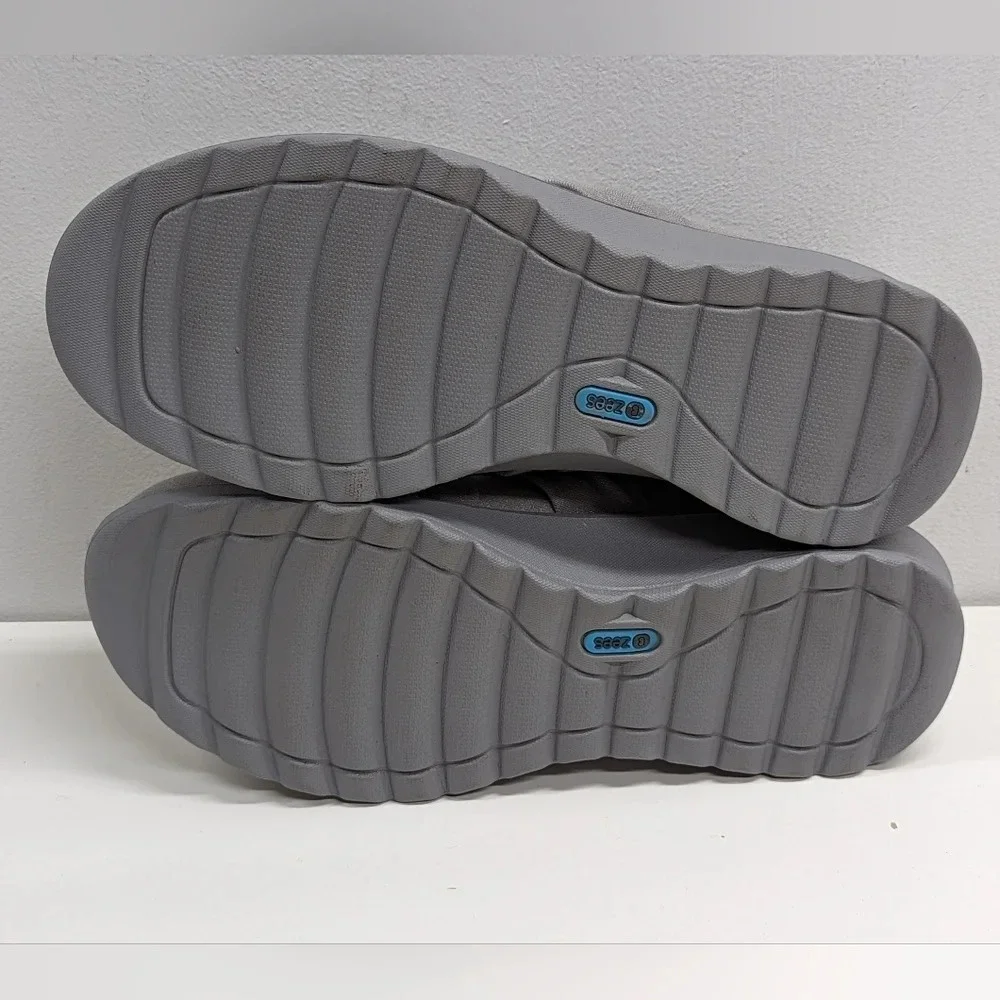 New Bzees Slip On Glimmer Loafer Women's Size 5